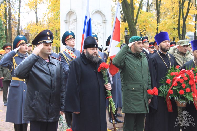 В СМОЛЕНСКЕ ОТКРЫТ ПАМЯТНИК ПАВШИМ ВОИНАМ ПРАВОПОРЯДКА