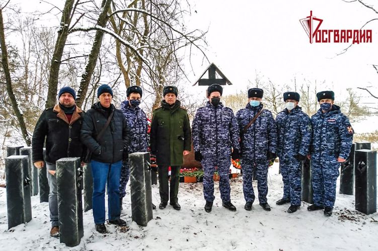 Смоленские росгвардейцы почтили память мирных жителей, трагически погибших в годы Великой Отечественной войны