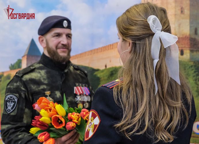 Смоленские росгвардейцы присоединились к онлайн-акции "Вам, любимые", приуроченной к Международному женскому дню.