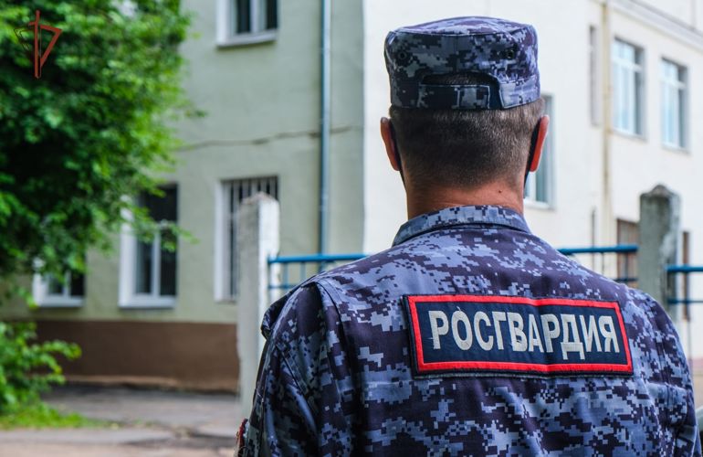 В Смоленской области сотрудники Росгвардии задержали гражданку, находившуюся в розыске