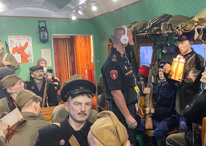 Смоленские росгвардейцы посетили легендарный «Поезд Победы»