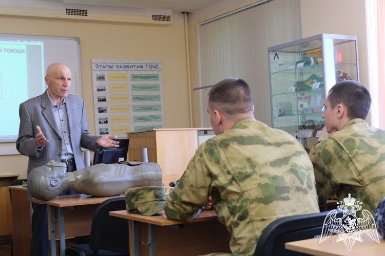 Учебно-методический сбор росгвардейцев - нештатных спасателей на воде состоялся в Смоленске (видео)