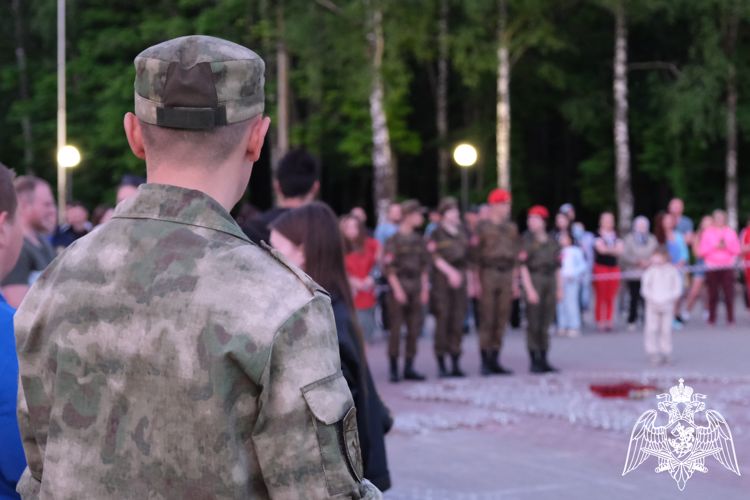 Смоленские росгвардейцы присоединились к акции «Огненная картина» (видео)