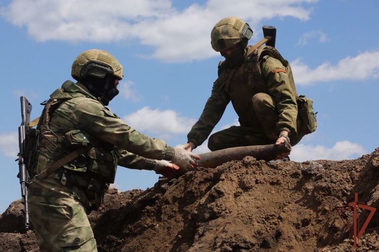 Сапёры Росгвардии уничтожили неразорвавшийся снаряд ВСУ в Херсонской области 