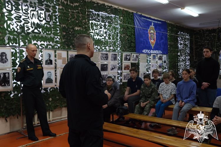 Смоленские росгвардейцы провели патриотические мероприятия для школьников