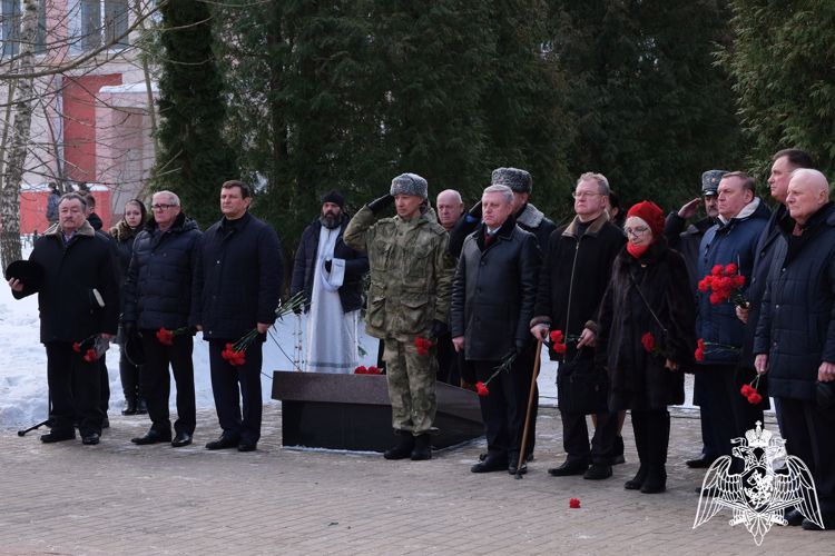В Смоленске росгвардейцы приняли участие  в торжественном митинге 