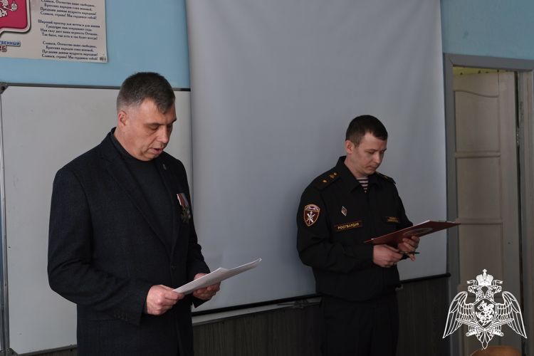 Смоленские росгвардейцы провели патриотическое мероприятие для школьников