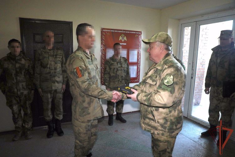 Генерал-полковник Виктор Стригунов проверил организацию службы подразделений Росгвардии в ДНР 
