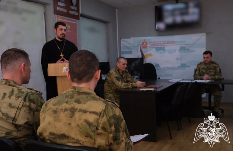 Представитель Смоленской епархии встретился с росгвардейцами