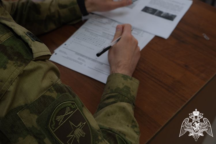 Смоленские росгвардейцы приняли участие в написании «Диктанта Победы»