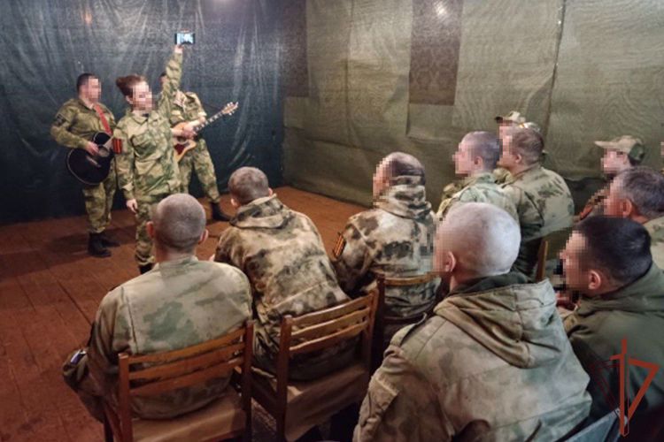 Рок-группа "Взвод" одон с концертной программой посетила росгвардейцев - участников СВО 