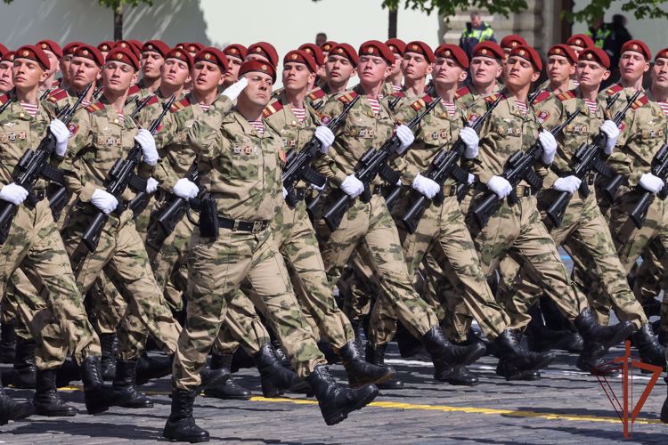 Военнослужащие Росгвардии приняли участие в параде на красной площади