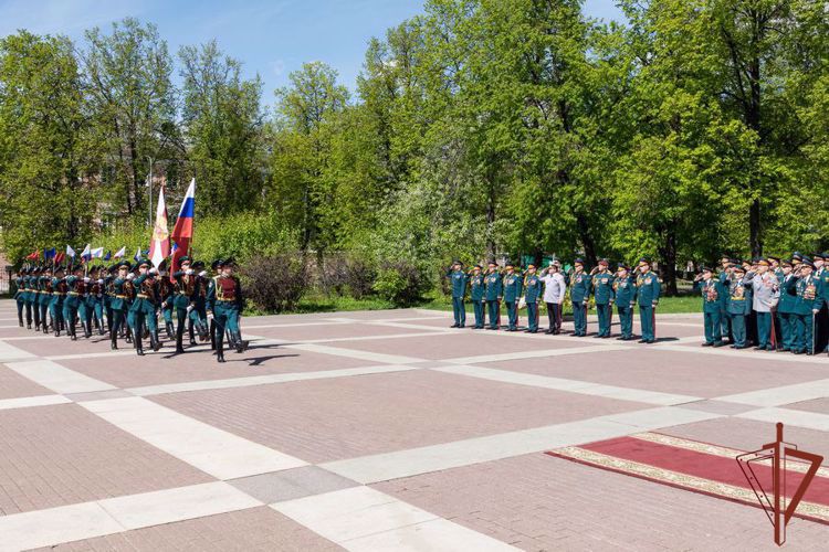 В преддверии Дня Победы генерал армии Виктор Золотов поздравил ветеранов Великой Отечественной войны