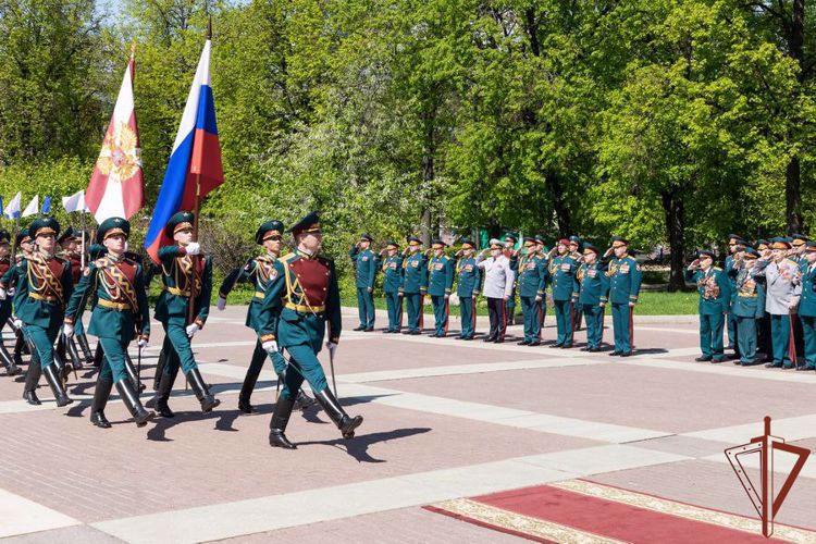 В преддверии Дня Победы генерал армии Виктор Золотов поздравил ветеранов Великой Отечественной войны