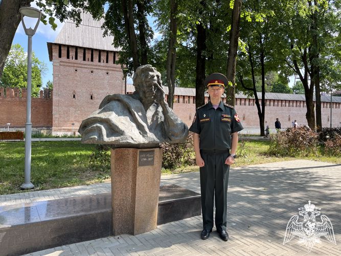 В Смоленске росгвардейцы присоединились ко всероссийской акции  «С днем рождения, Пушкин!» (видео)