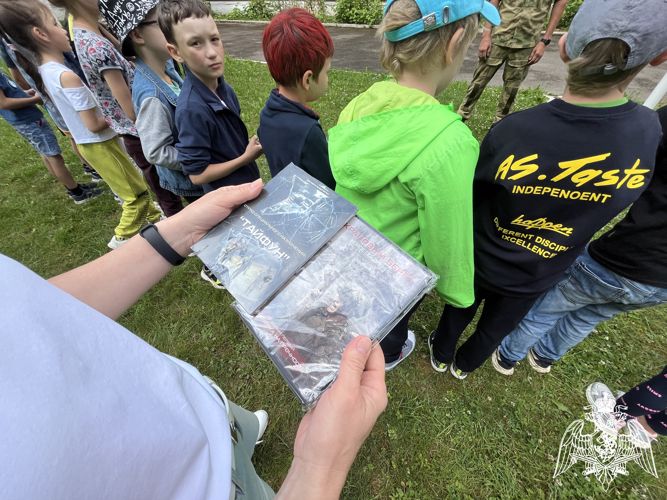 Сотрудники ОМОН «Кривич» поддержали акцию «Каникулы с Росгвардией»