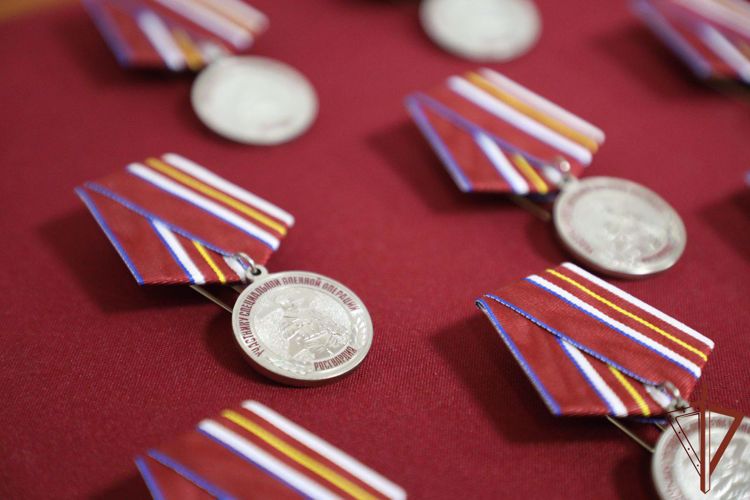 Специалисты службы тыла Росгвардии - участники СВО отмечены ведомственными медалями в ЛНР