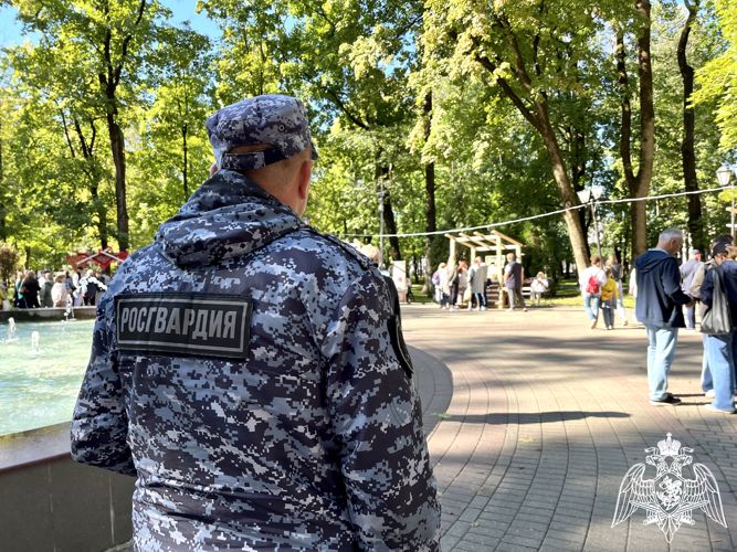В Смоленске росгвардейцы обеспечили правопорядок  во время проведения массовых мероприятий 