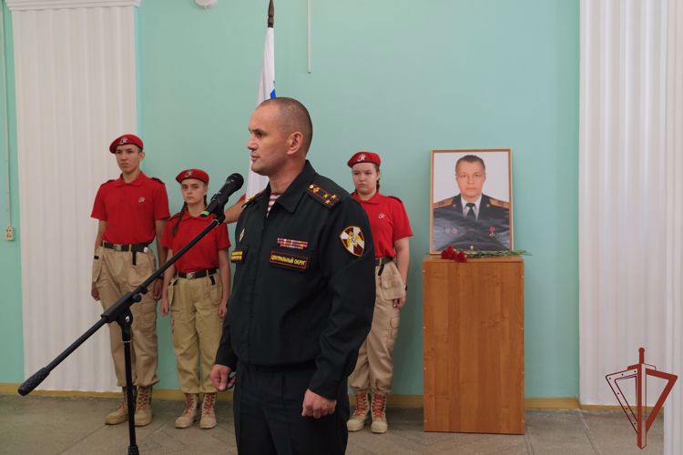 В Смоленске открыли доску военнослужащему Росгвардии,  погибшему при выполнении воинского долга