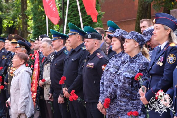 Росгвардейцы приняли участие в мероприятиях,  посвященных 80-летию со дня освобождения Смоленска