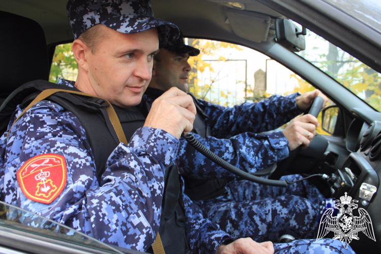 Сотрудники вневедомственной охраны Росгвардии отмечают профессиональный праздник 