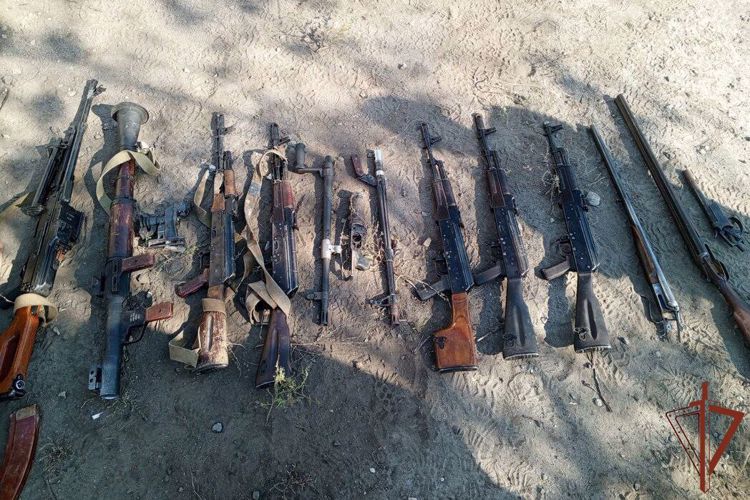 Схрон с оружием и боеприпасами обнаружили росгвардейцы в ДНР 