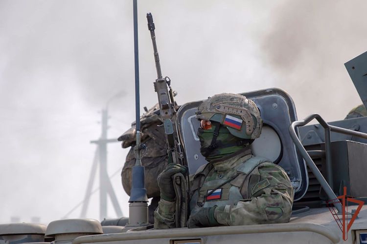Схрон с оружием и боеприпасами иностранного производства обнружили росгвардейцы в ЛНР 