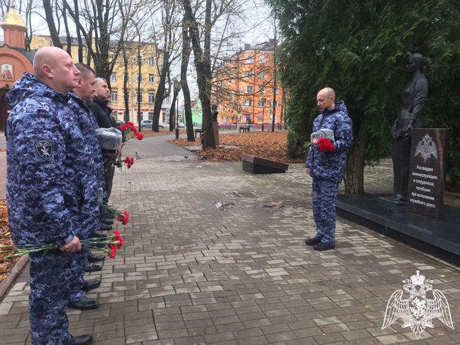 В Смоленске росгвардейцы почтили память сотрудников и военнослужащих погибших при исполнении служебного долга 