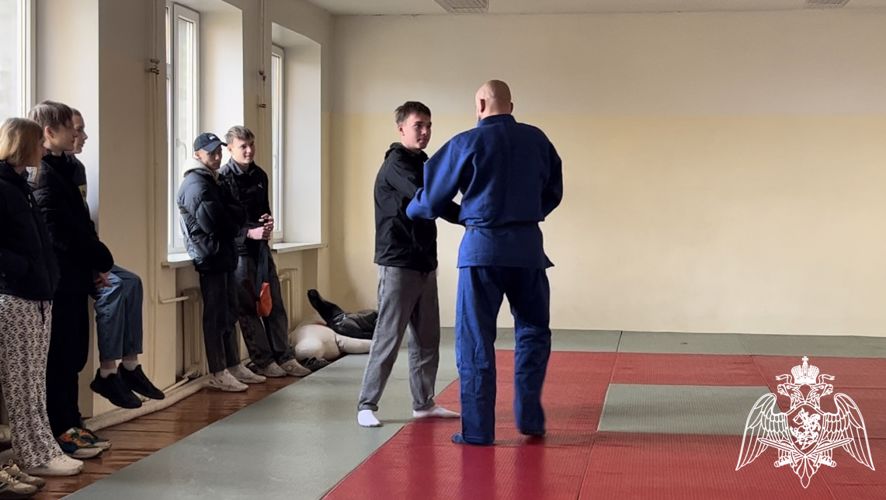 Смоленские школьники побывали в гостях у спецподразделений Росгвардии