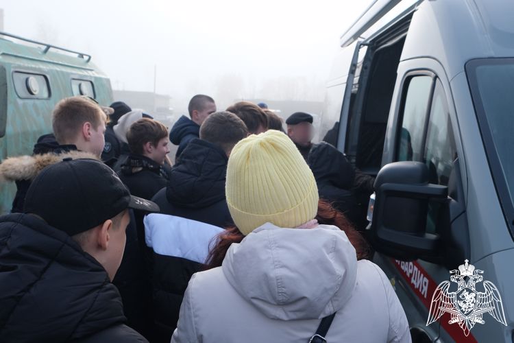 Смоленские школьники побывали в гостях у спецподразделений Росгвардии