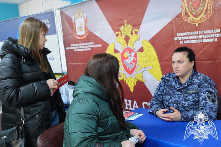 Росгвардейцы приняли участие в Ярмарке вакансий 
