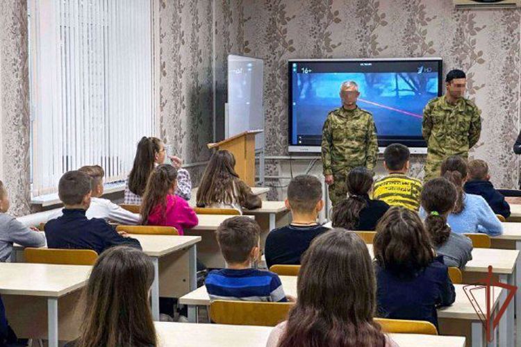 Росгвардейцы провели уроки мужества в школах  Запорожской и Херсонской области