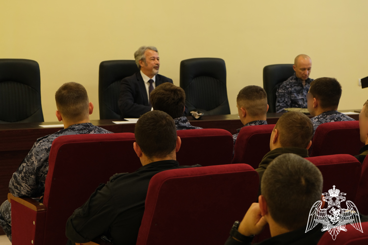 В Смоленске преподаватель Православного Университета прочитал лекцию для росгвардейцев