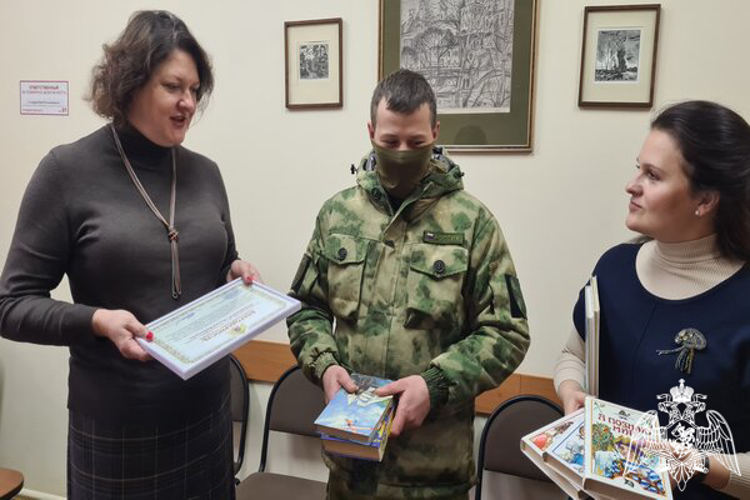 В Смоленске росгвардейцы приняли участие в акции «Своих не бросаем»