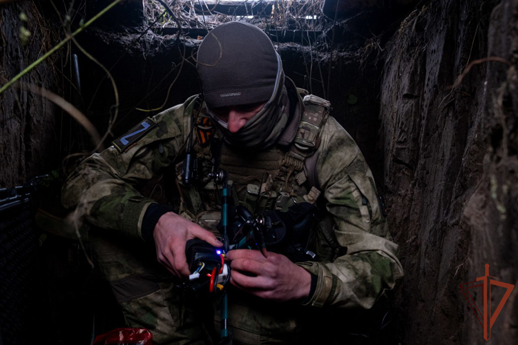 Росгвардия показала работу расчета FPV-дрона в Запорожской области