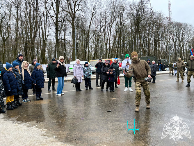 В День защитника Отечества смоленские росгвардейцы приняли участие в выставке техники