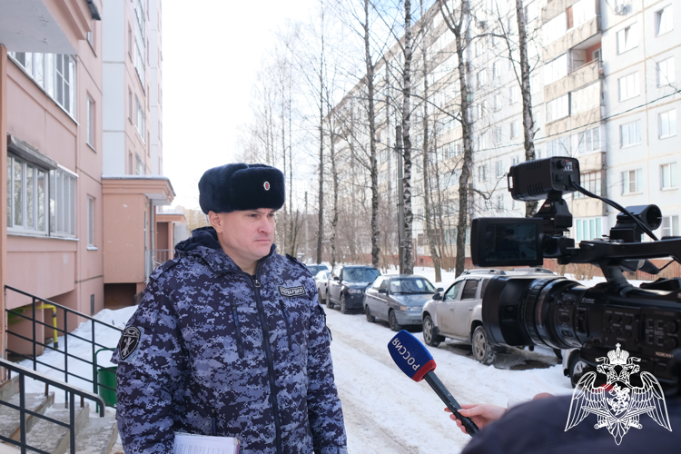 Росгвардеец рассказал журналистам о правилах проверки оружия по месту жительства