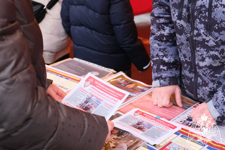 В День защитника Отечества смоленские росгвардейцы приняли участие в выставке техники