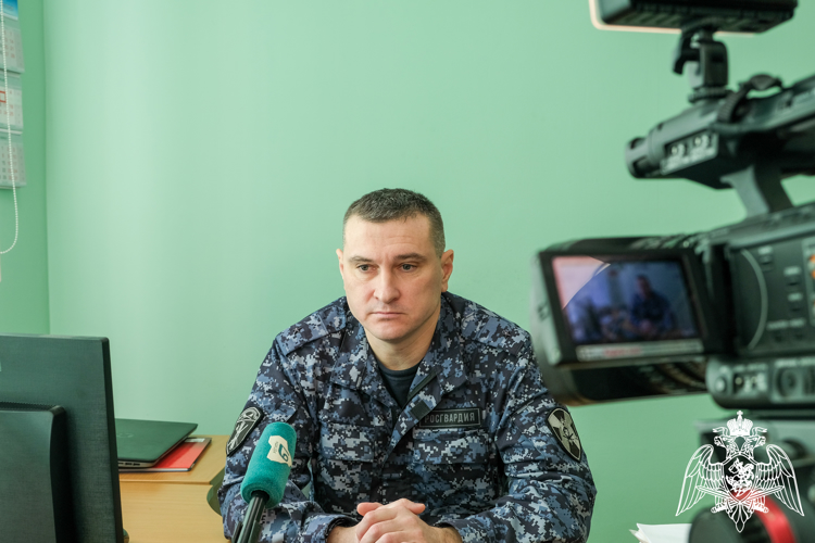 Росгвардеец рассказал журналистам о правилах проверки оружия по месту жительства