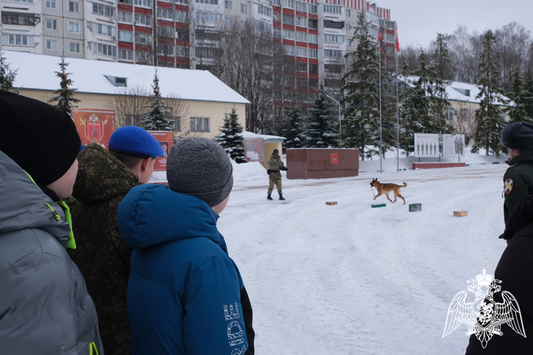 В Смоленске росгвардейцы проводят военно-патриотические мероприятия 