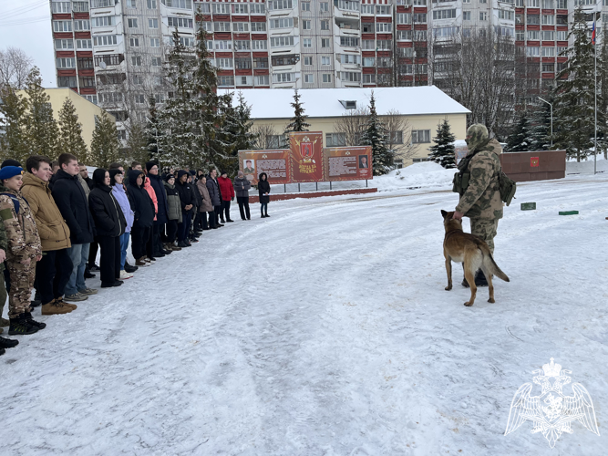 В Смоленске росгвардейцы проводят военно-патриотические мероприятия 