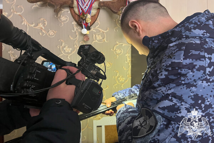 Росгвардеец рассказал журналистам о правилах проверки оружия по месту жительства