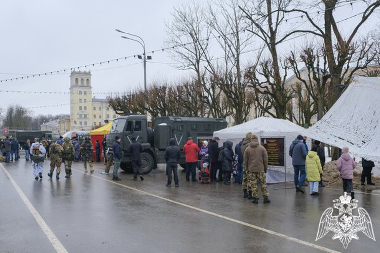 В День защитника Отечества смоленские росгвардейцы приняли участие в выставке техники