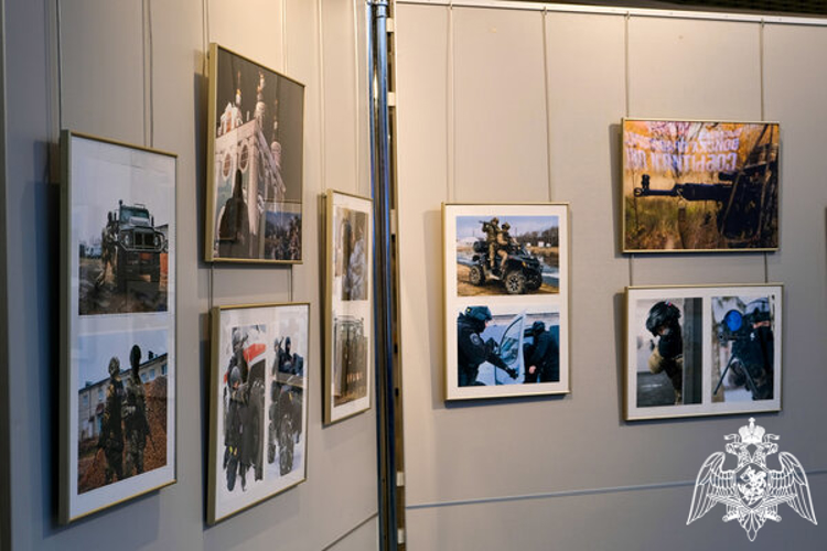 В Смоленске открылась фотовыставка Росгвардии «Войска правопорядка. События и лица»
