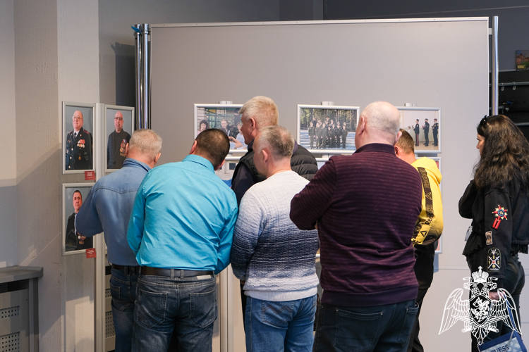 В Смоленске открылась фотовыставка Росгвардии «Войска правопорядка. События и лица»