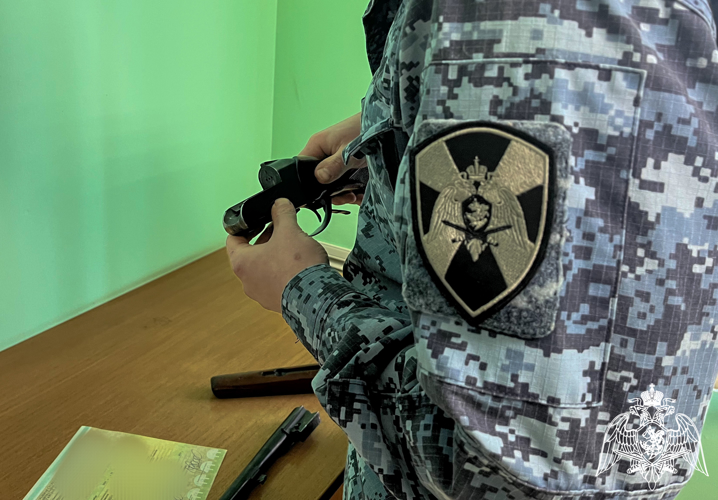 Росгвардейцы за неделю проверили более 128 владельцев оружия  в Смоленской области