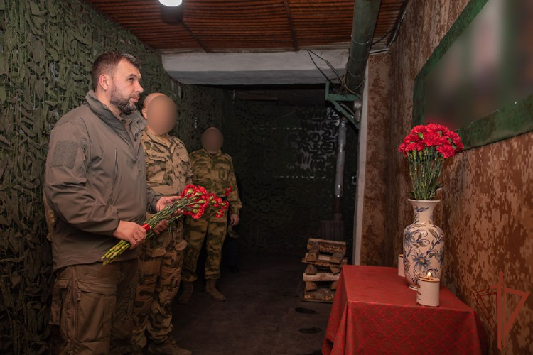 Денис Пушилин наградил росгвардейцев, успешно выполнивших задачи в зоне СВО