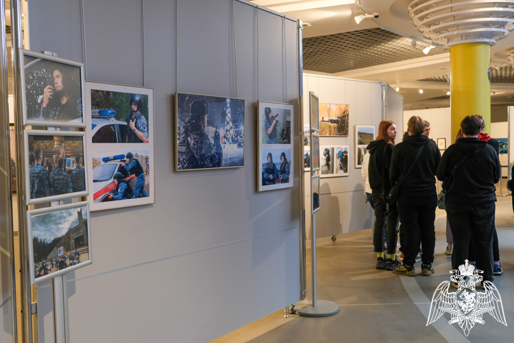 В Смоленске завершилась фотовыставка Росгвардии  «Войска правопорядка. События и лица»