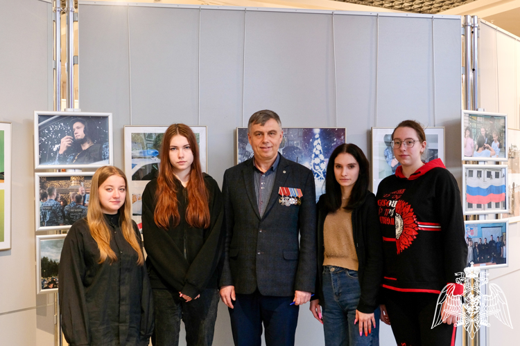 В Смоленске завершилась фотовыставка Росгвардии «Войска правопорядка. События и лица»