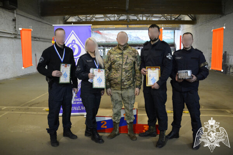 Команда смоленских росгвардейцев завоевала «серебро» в соревнованиях по стрельбе 